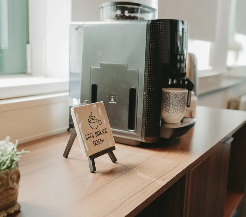 Q-salaris nodigt MKB medewerkers uit voor een kopje koffie in Maassluis